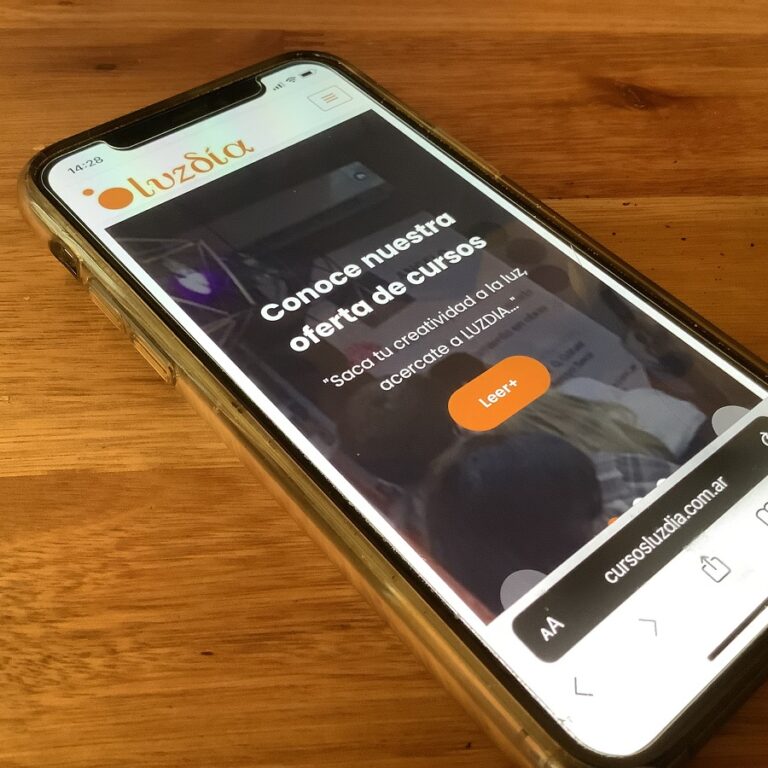 Sitio CursosLuzdía en iPhone